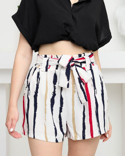 Pantaloni scurți de damă din țesătură în dungi albe - Îmbrăcăminte