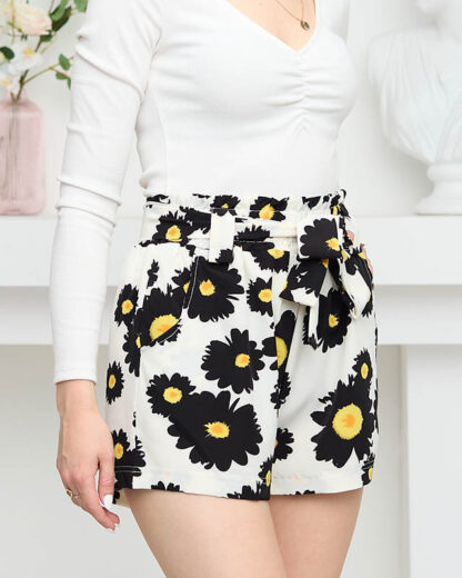 Pantaloni scurți textile de damă cu model negru și flori - Îmbrăcăminte