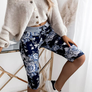 Pantaloni scurti de dama 3/4 florali in culoarea bleumarin si albastru. Îmbrăcăminte de mărimi mari