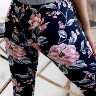 Pantaloni scurți de damă 3/4 cu flori în albastru marin și roz PLUS SIZE - Îmbrăcăminte