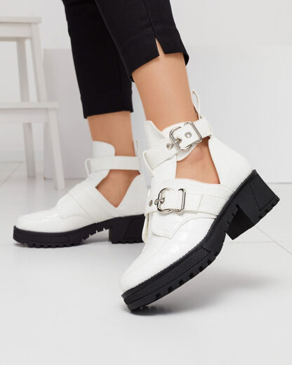 Cizme de damă lăcuite albe cu decupaj și ștanțare Malevib- Footwear