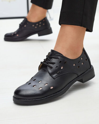 Pantofi de damă cu șiret din piele ecologică traforată, de culoare neagră Selofso- Footwear