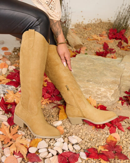 Royalfashion Cizme izolate de damă în culoarea camel Comfy Elegance