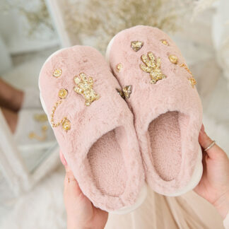 Royalfashion Papuci de blană pentru femei roz cu ornamente Erserra