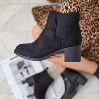 Royalfashion Cizme de damă din eco-suede negru pe post de cizme Nanhelyna