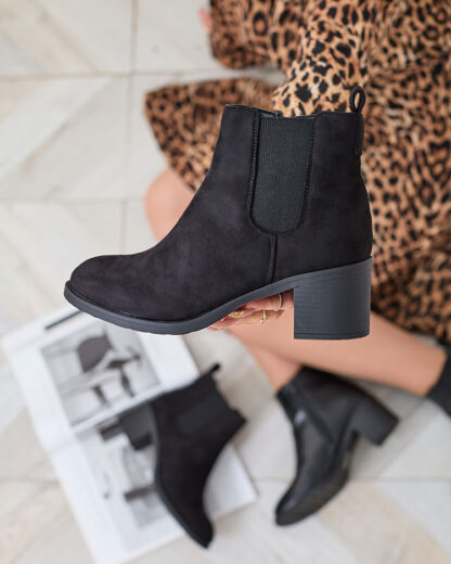 Royalfashion Cizme de damă din eco-suede negru pe post de cizme Nanhelyna