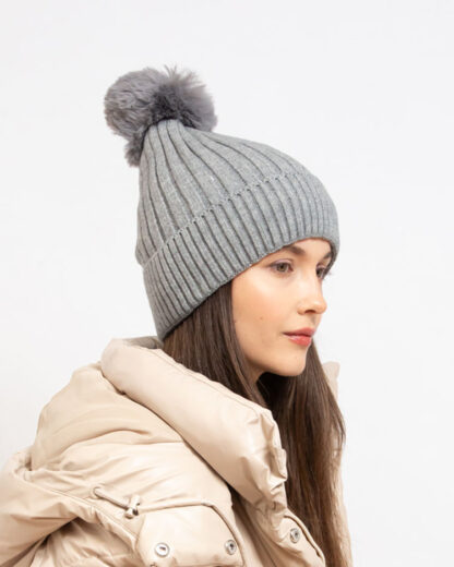 Căciulă lucioasă izolată pentru femei, gri, cu pompon - Accesorii