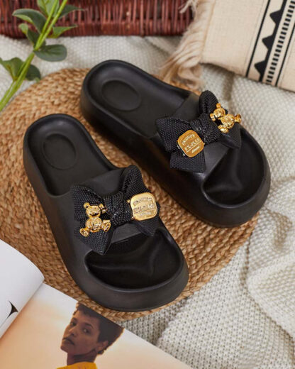 Royalfashion Șlapi de cauciuc pentru femei cu ornamente Perkip