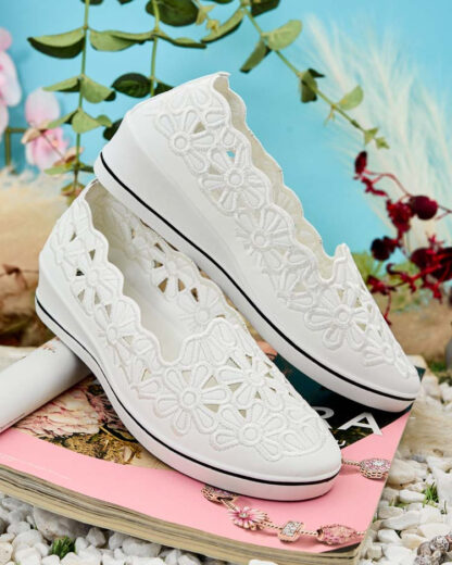 Royalfashion Pantofi cu tocuri joase pentru femei Dellio